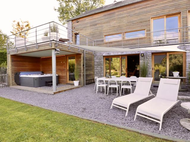 Außenseite Ferienhaus [Sommer]