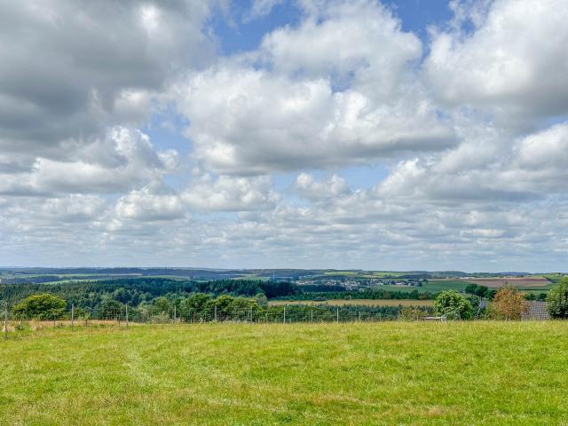 Surroundings (1-5 km)