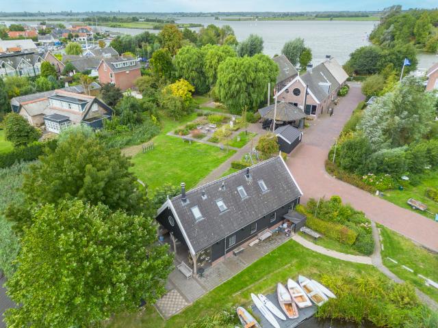 Außenseite Ferienhaus [Sommer]