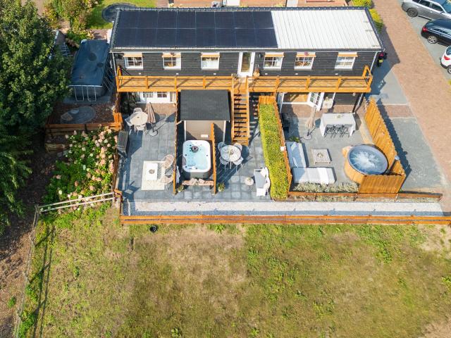 Außenseite Ferienhaus [Sommer]