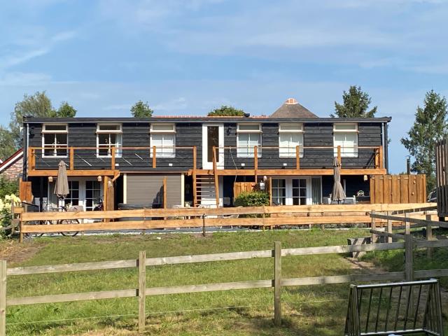 Außenseite Ferienhaus [Sommer]