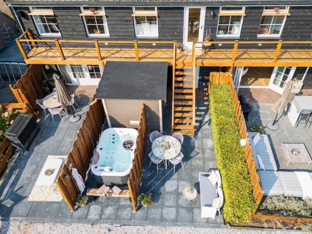 Außenseite Ferienhaus [Sommer]