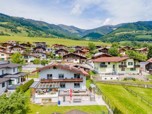 Außenseite Ferienhaus [Sommer]