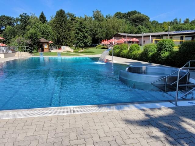 Surroundings (1-5 km)