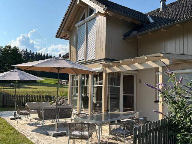 Außenseite Ferienhaus [Sommer]