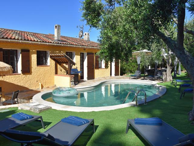 Außenseite Ferienhaus [Sommer]