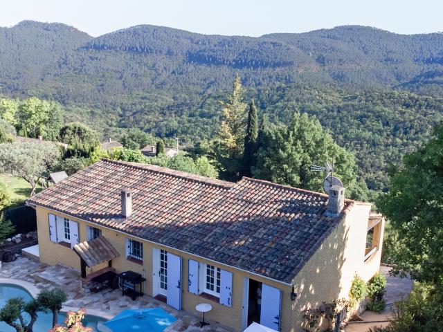 Außenseite Ferienhaus [Sommer]