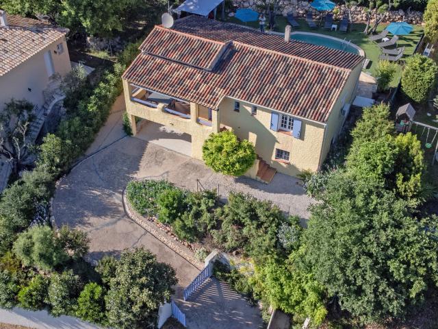 Außenseite Ferienhaus [Sommer]