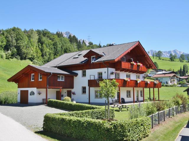 Außenseite Ferienhaus [Sommer]