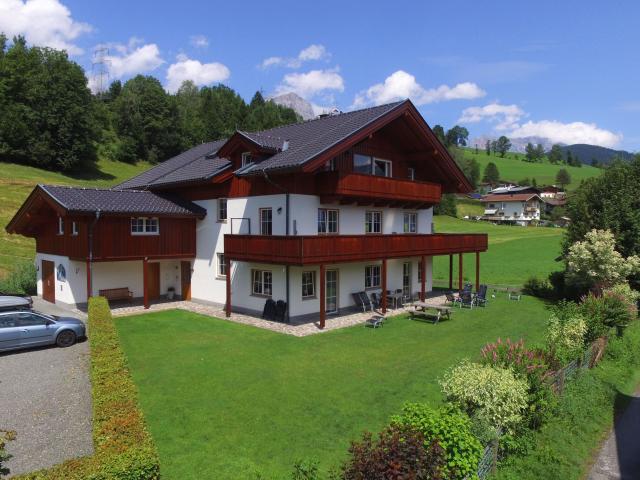 Außenseite Ferienhaus [Sommer]