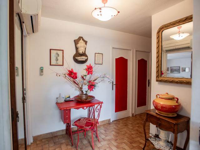 Entrance / Reception