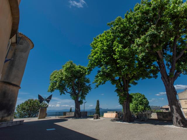 Dans les environs (1-5 km)
