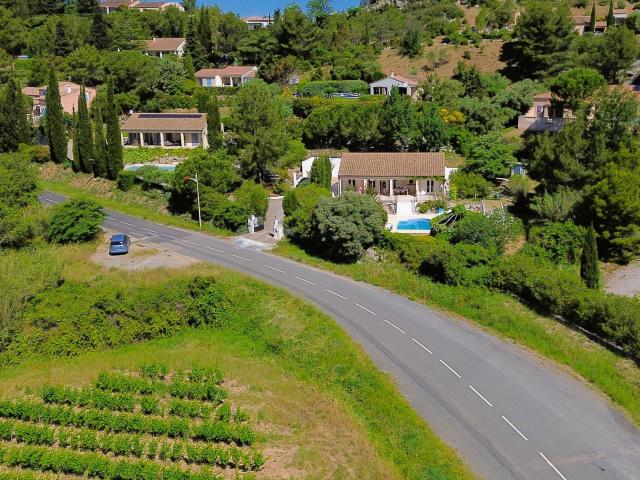 Außenseite Ferienhaus [Sommer]