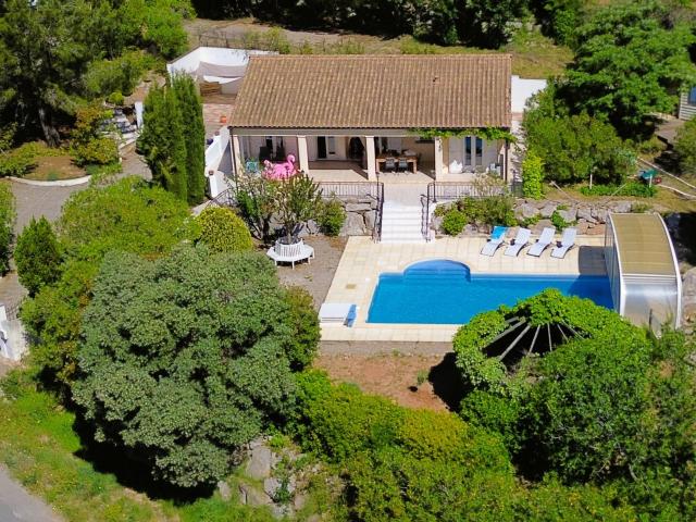 Außenseite Ferienhaus [Sommer]