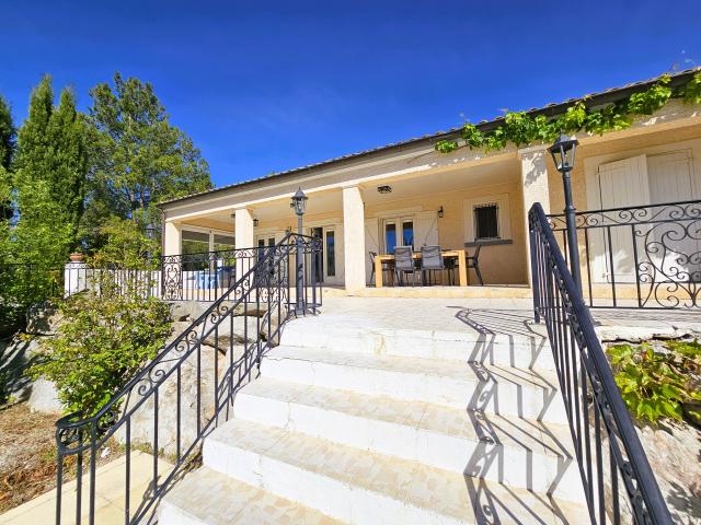 Außenseite Ferienhaus [Sommer]