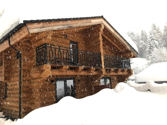 Außenseite Ferienhaus [Winter]