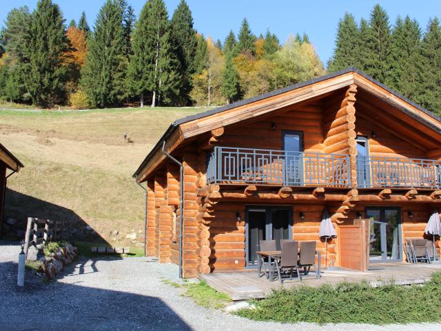 Außenseite Ferienhaus [Sommer]