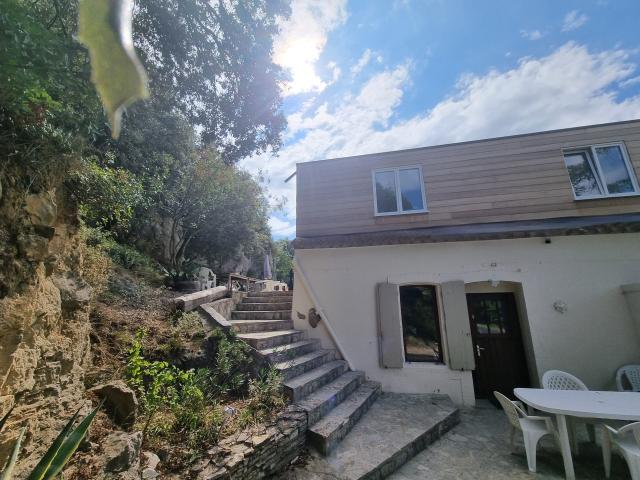 Außenseite Ferienhaus [Sommer]