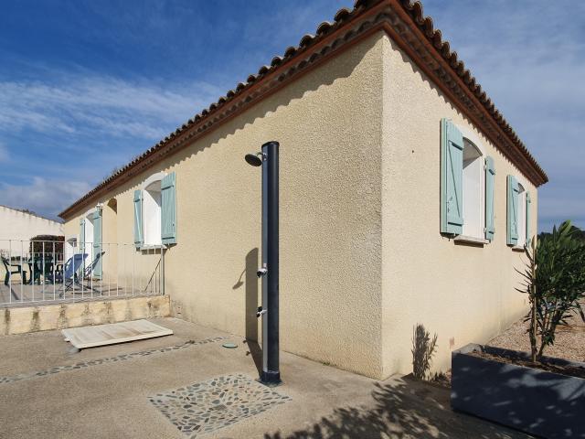 Außenseite Ferienhaus [Sommer]