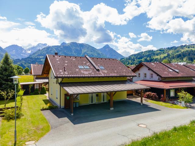 Außenseite Ferienhaus [Sommer]