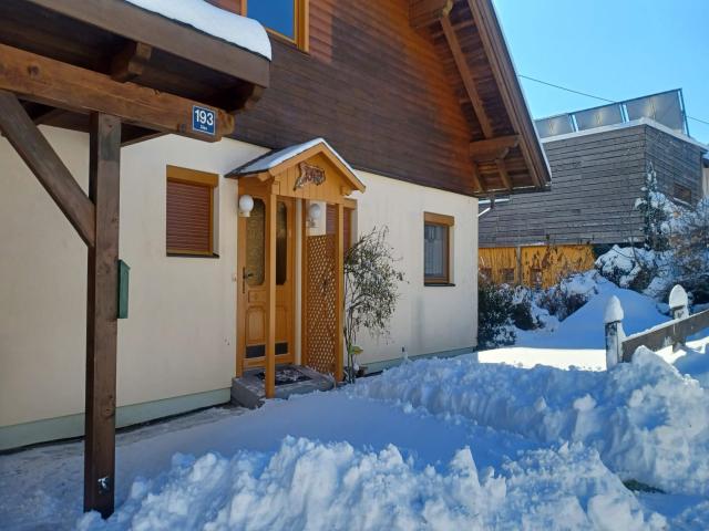 Außenseite Ferienhaus [Winter]