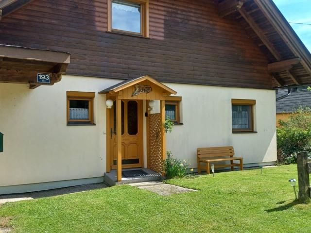 Außenseite Ferienhaus [Sommer]