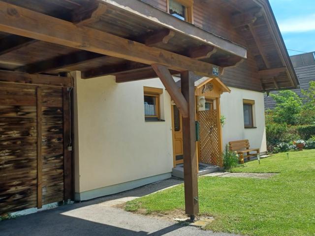 Außenseite Ferienhaus [Sommer]