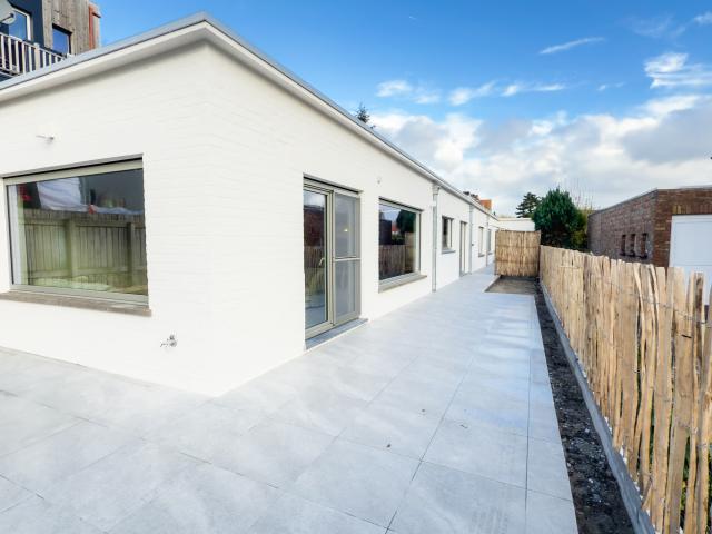 Außenseite Ferienhaus [Sommer]