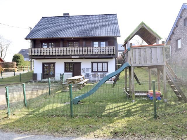 Außenseite Ferienhaus [Sommer]