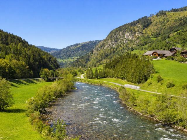 Surroundings (1-5 km)