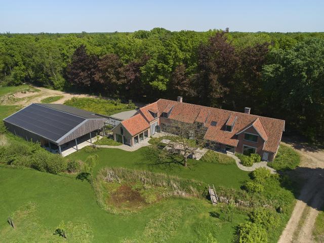 Außenseite Ferienhaus [Sommer]