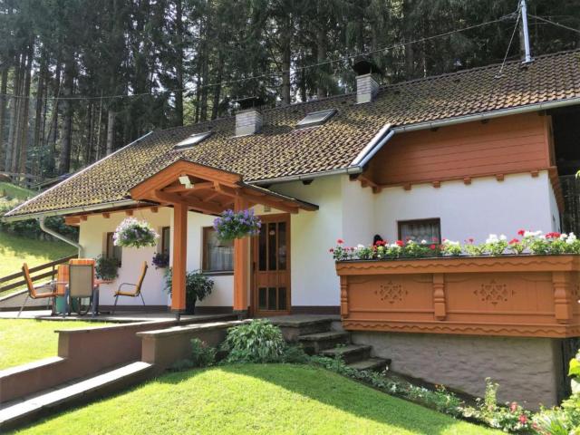 Außenseite Ferienhaus [Sommer]