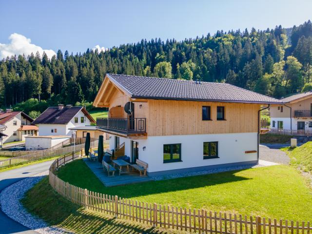 Außenseite Ferienhaus [Sommer]