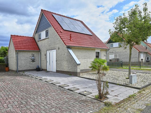 Außenseite Ferienhaus [Sommer]