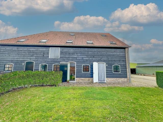 Außenseite Ferienhaus [Sommer]