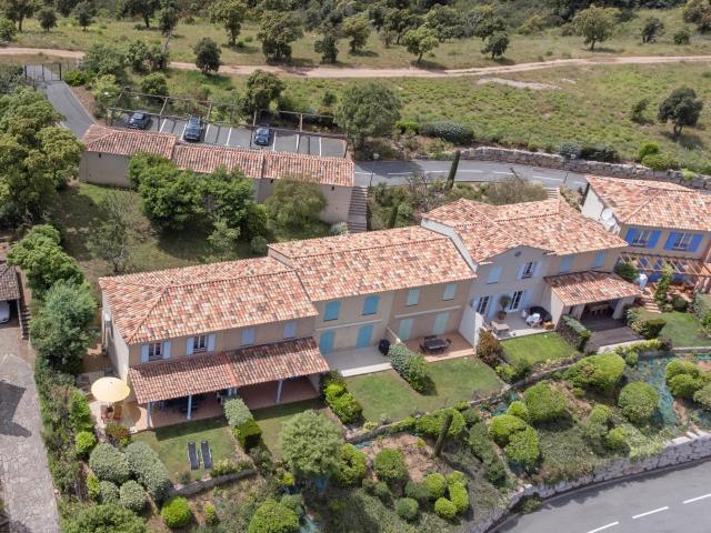 A proximité directe (<1 km)