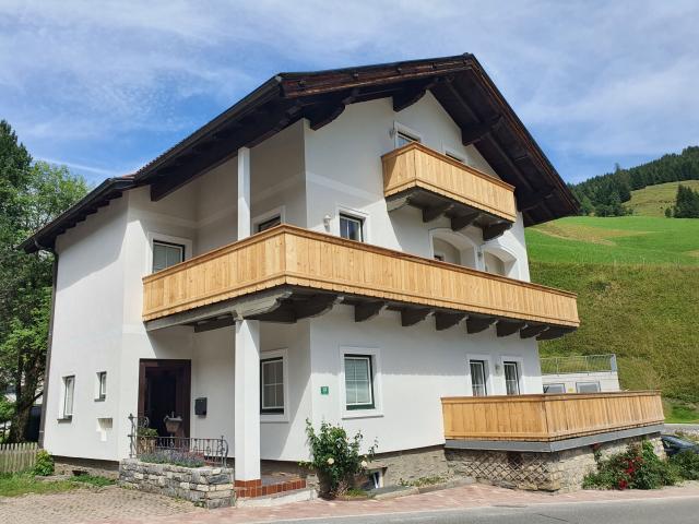 Außenseite Ferienhaus [Sommer]