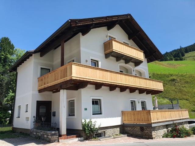 Außenseite Ferienhaus [Sommer]