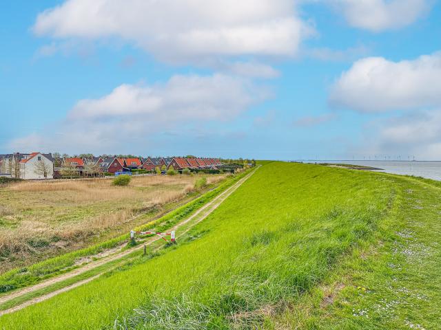 Surroundings (1-5 km)