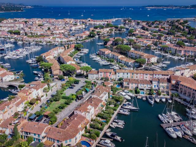 Immediate Surroundings (<1 km)