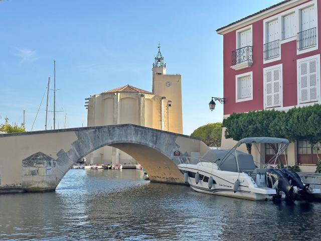 Immediate Surroundings (<1 km)