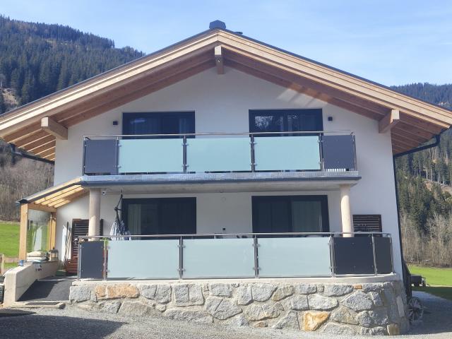 Außenseite Ferienhaus [Sommer]