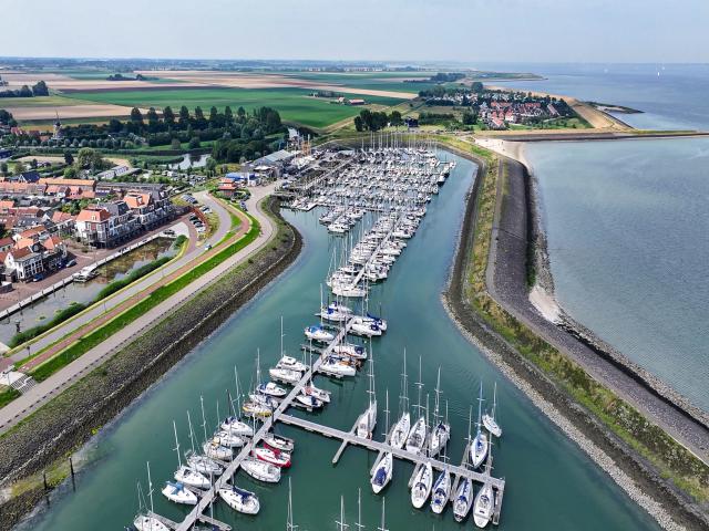 Immediate Surroundings (<1 km)