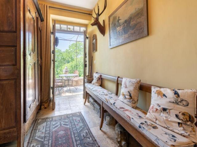 Entrance / Reception