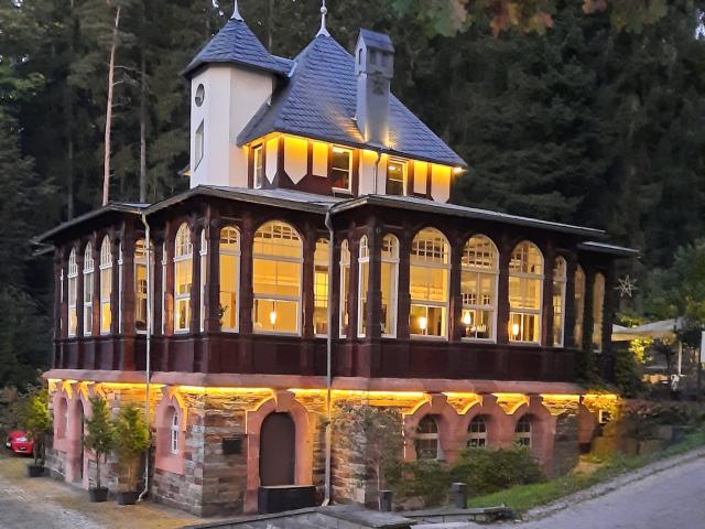 Immediate Surroundings (<1 km)