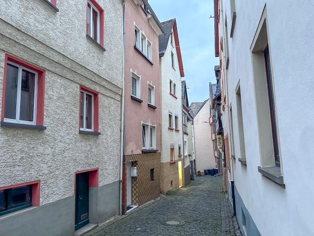 Immediate Surroundings (<1 km)