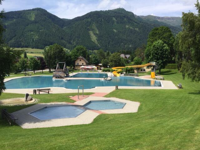 Surroundings (1-5 km)