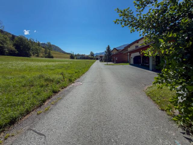 A proximité directe (<1 km)