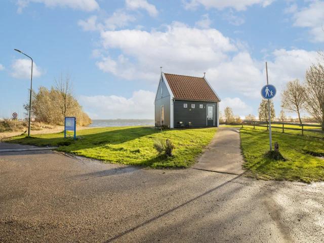 Immediate Surroundings (<1 km)