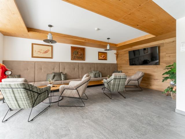 Entrance / Reception